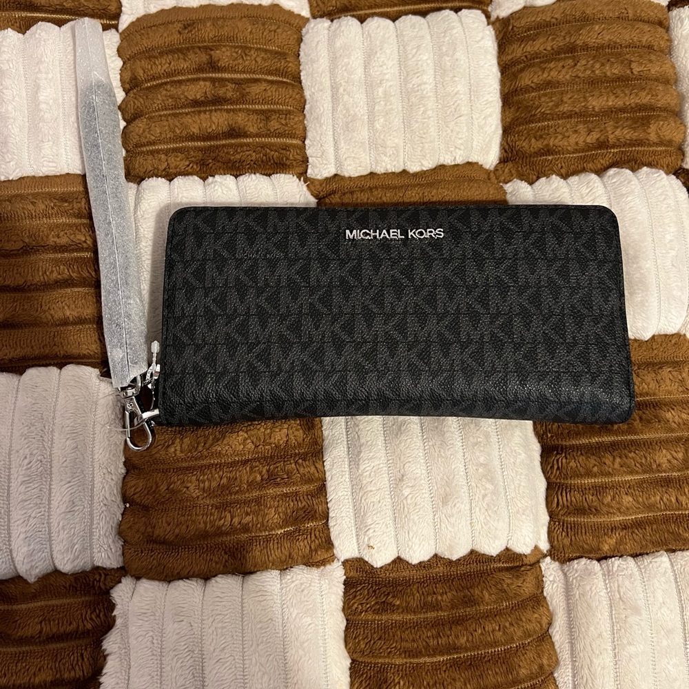 Michael Kors Jet Set Large Continental Travel Wallet in Black NWTS